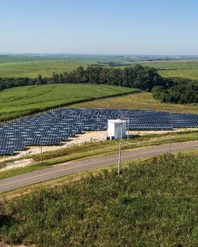 fazenda-de-energia-solar-instalada-em-porto-feliz-no-interior-de-sp-servico-atende-a-quem-nao-pode-ter-placas-solares-em-casa-1660065164745_v2_900x506